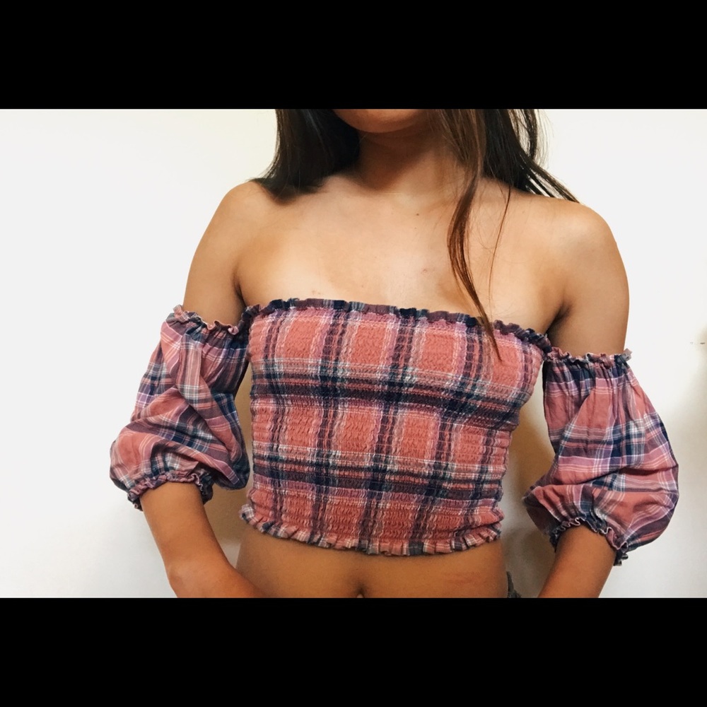 Off-the-shoulder top